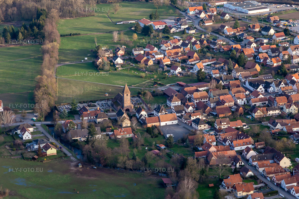 Vue aérienne: Saint Ulrich à le quartier Altenstadt in Wissembourg dans le département Bas Rhin, France. Photo: IMG_126157.jpg prise le 20/03/2021 par Werner Riehm/FLY-FOTO.eu – Résolution de l'original: 5472 x 3648 px