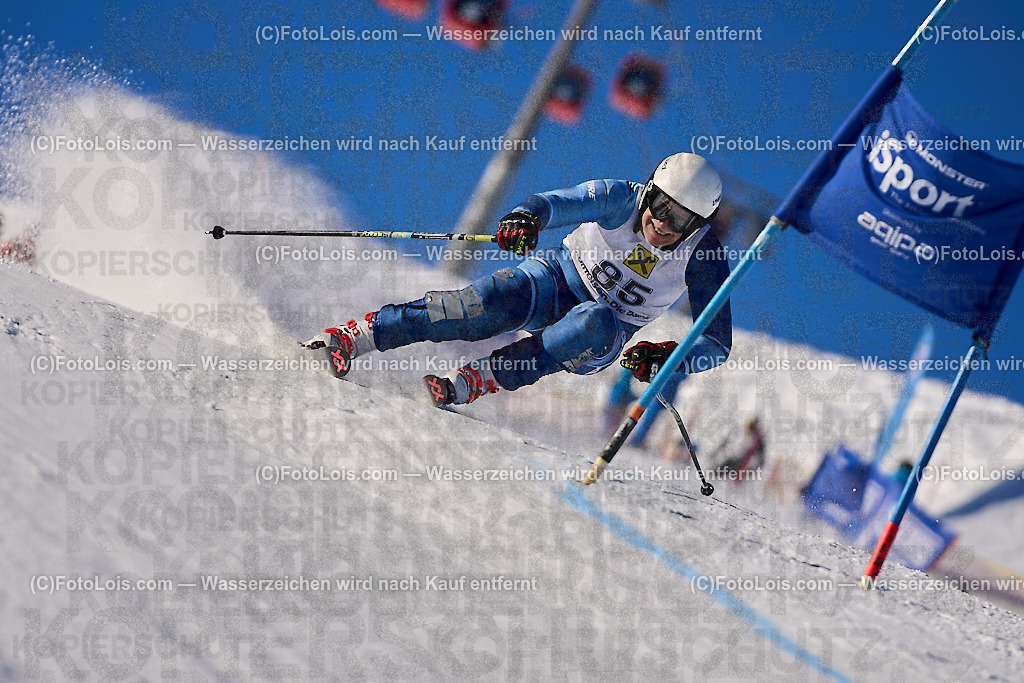 ALP3044_MASTERS-Cup_GS-B Herrn_Fusulan Catalin Mihai | (C)FotoLois.com, Alois Spandl. FIS Masters-Cup Wildschönau, Giant Slalom auf der Piste Schatzberg GS, Siegerehrung auf dem Dorfplatz Niederau, Sa 13. Januar 2024.