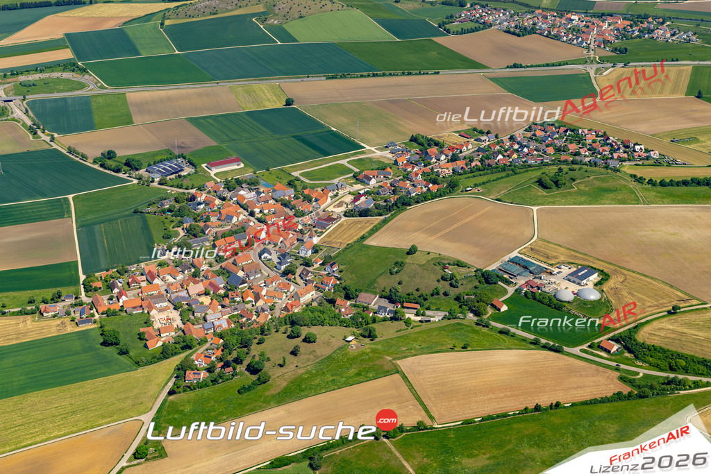 Die Luftaufnahme Grosssorheim - Harburg wurde 2022 vom Flugzeug aus (keine Drohne) erstellt. Hohe Auflösung -für große Poster und Wandbilder geeignet - Garantiert!