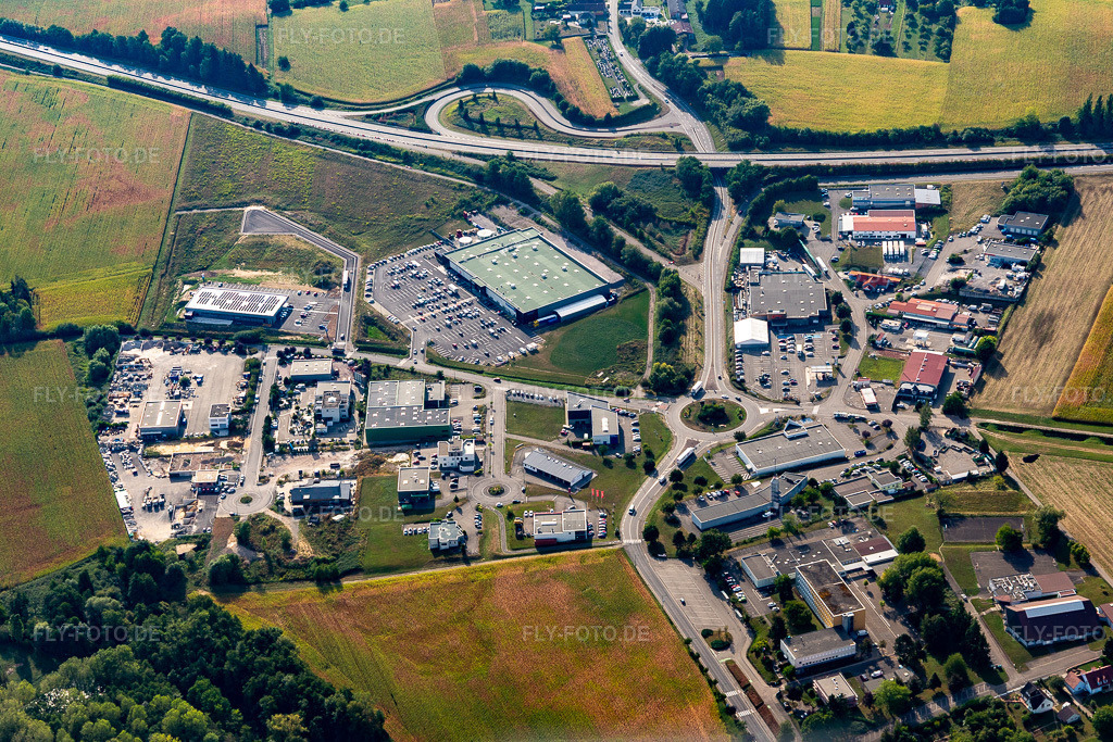 Luftbild: Gewerbegebiet in Soultz-sous-Forêts im Bundesland Bas-Rhin in Frankreich. Foto: IMG_134281.jpg vom 29.08.2022 durch Werner Riehm/FLY-FOTO.de