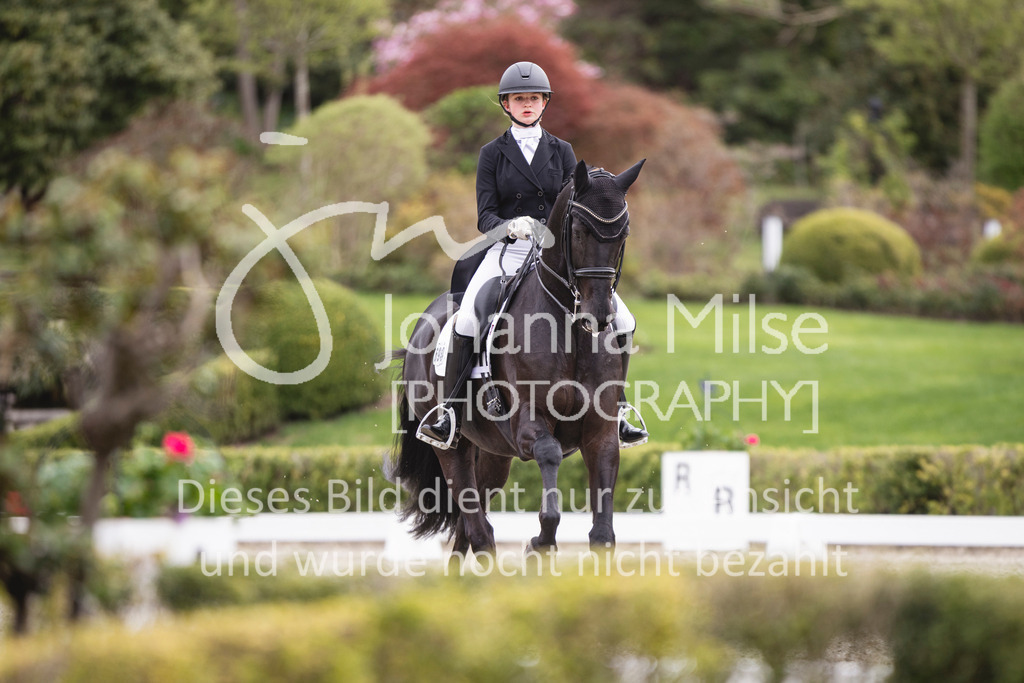 260412_Kronberg_S-Dressur-612 | Deine schönsten Turniermomente als professionelle Fotos! Entdecke hochwertige Pferdesport-Fotografie im Online-Shop. Jetzt Fotos finden & bestellen!