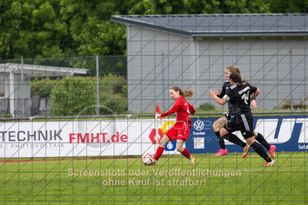 20250504_142734_0413 | #,1.FC Donzdorf (rot) vs. TSV Frommern (schwarz), Fussball, Frauen-Verbandsliga Württemberg, 18. Spieltag, Saison 2024/2025, Rasenplatz Lautertal Stadion, Süßener Straße 16, 73072 Donzdorf, 04.05.2025 - 13:00 Uhr,Foto: PhotoPeet-Sportfotografie/Peter Harich