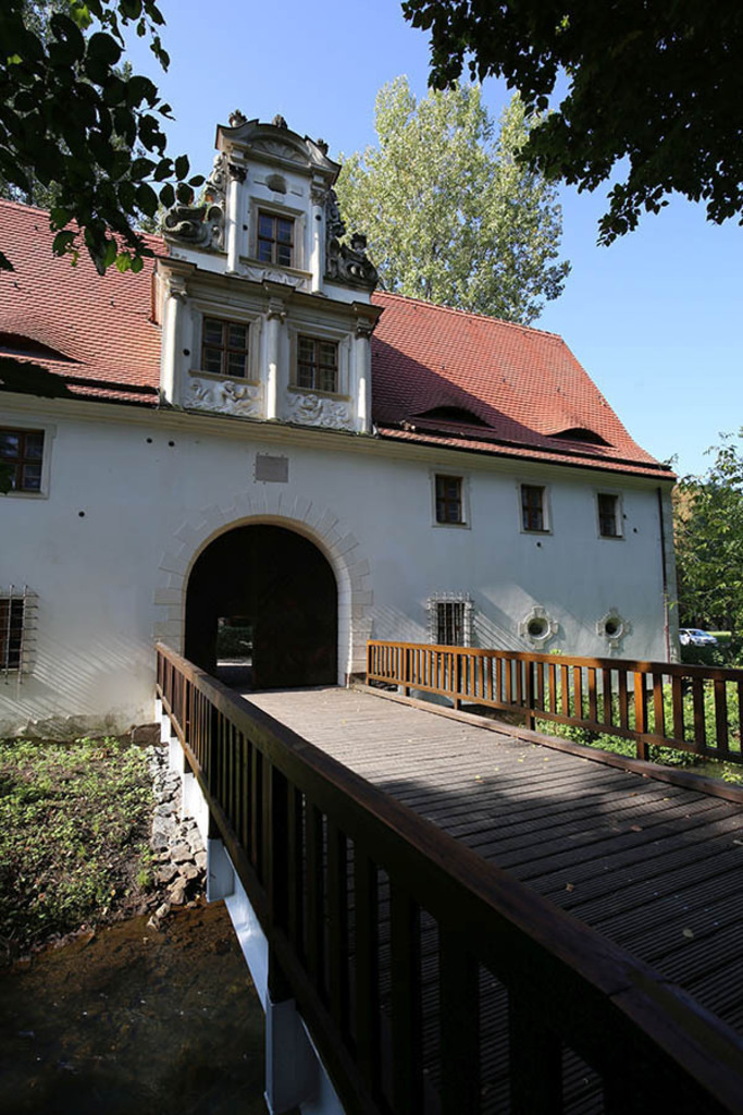 Torhaus Dölitz | Das Team hinter BILDLEXIKON LEIPZIG bündelt historische wie aktuelle Informationen über die Stadt Leipzig in Text und Bild auf einer Plattform und stellt diese der interessierten Öffentlichkeit zur Verfügung.
