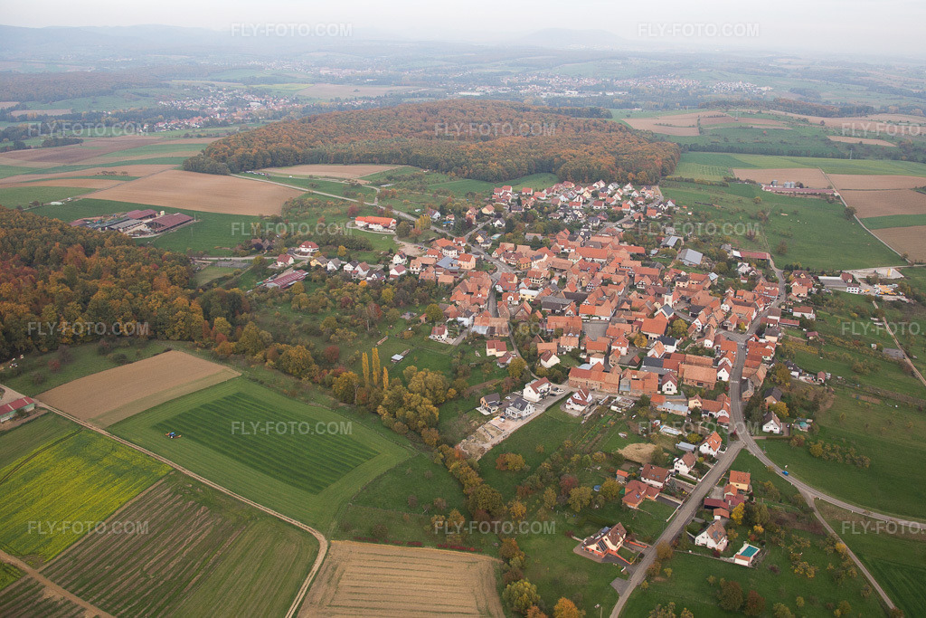 Aerial view: Agricultural fields and arable land in Engwiller in the state Bas-Rhin, France. – Photo: IMG_084831.jpg taken on 10/24/2015 by Werner Riehm/FLY-FOTO.com – Resolution of the original: 4911 x 3274 px