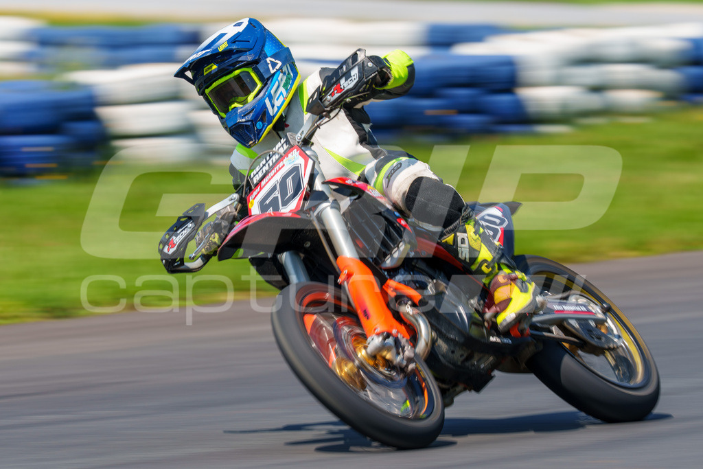 G-Cup + Supermoto Staatsmeisterschaft + Hungarian Supermoto Championship | GRIPcapture steht für authentische Sportfotografie in Österreich – für Momente, die mehr sind als Geschwindigkeit oder Ergebnis. Es geht um Emotion, Spannung, Fokus und den Augenblick, der oft nur einen Wimpernschlag dauert.Ob Motorsport, Teamsport oder 