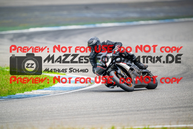 MaZZes_FotoMatrix_240702_6007705_8421 | WEISS