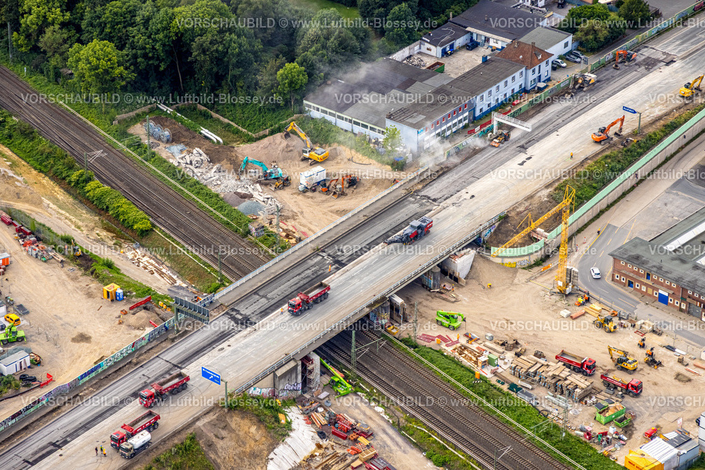 Bochum240800004_A40-Sperrung | Luftbild. Strassensperrung A40, Ruhrschnellweg in Bochum, marode Brücke, Starssensperrung von Augist bis November 2024, Bochum, Nordrhein-Westfalen, Deutschland