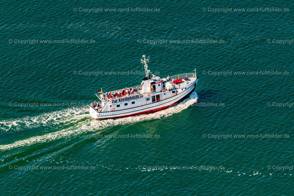Sassnitz_MS_Jan_Cux_Angel_und_Ausflugsschifffahrt_Rügen_Gmbh_ELS_5439100822 | SASSNITZ 10.08.2022 Fahrt des Passagier- und Fahrgast- Schiff JAN CUX in Sassnitz an der Ostseeküste im Bundesland Mecklenburg-Vorpommern, Deutschland. Weiterführende Informationen bei: Angel- und Ausflugsschifffahrt Rügen GmbH. // Passenger ship JAN CUX in Sassnitz at the baltic sea coast in the state Mecklenburg - Western Pomerania, Germany. Further information at: Angel- und Ausflugsschifffahrt Ruegen GmbH. Foto: Martin Elsen