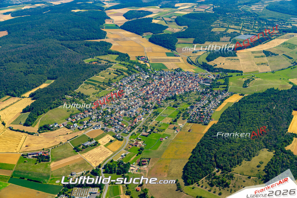 Das Luftbild zeigt :  Greußenheim - Die Luftaufnahme wurde 2023 vom UL-Flugzeug aus erstellt ( keine Drohne ) - Hochauflösende Luftaufnahme - Für grossformatige Ausdrucke geeignet. Die Geschenkidee !Mit Lizenz und Bildrechte bestellbar