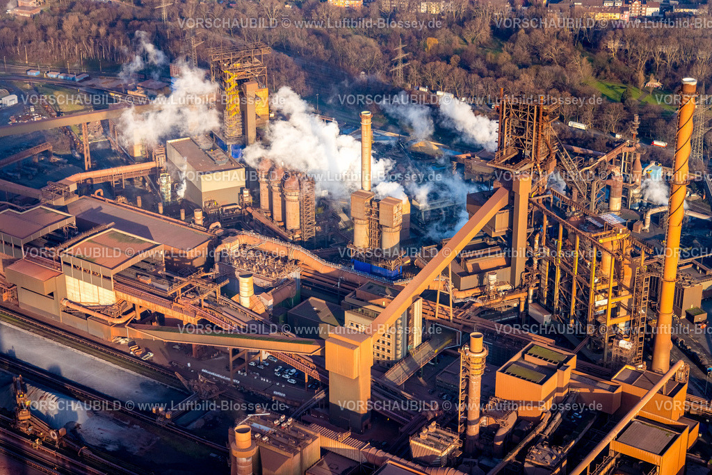 Duisburg260101634 | Luftbild, Rauchwolken am ThyssenKrupp Stell Europa Werk Schwelgern, Fahrn, Duisburg, Ruhrgebiet, Nordrhein-Westfalen, Deutschland