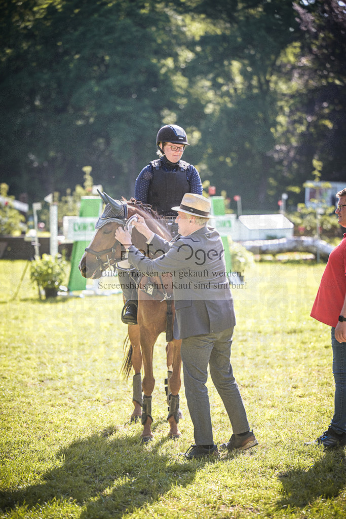 DOS_1462 | Entdecke hochwertige Reitturnierfotos von Foto Oger. Professionell, emotional und authentisch – jetzt Lieblingsmomente im Shop bestellen.Deutschlandweite Turnierfotografie. - Realisiert mit Pictrs.com
