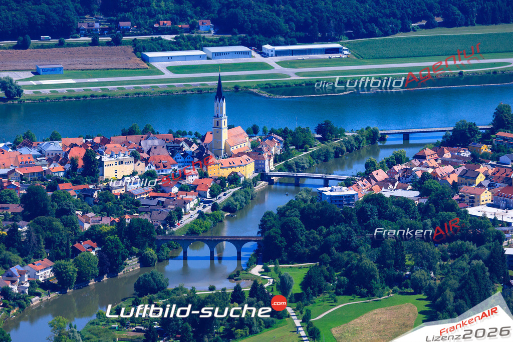 Die Luftaufnahme Vils - Vilshofen Donau wurde 2017 mittels Flugzeug (keine Drohne) erstellt. Perfekte Schärfe und Druck- Auflösung- Garantiert!