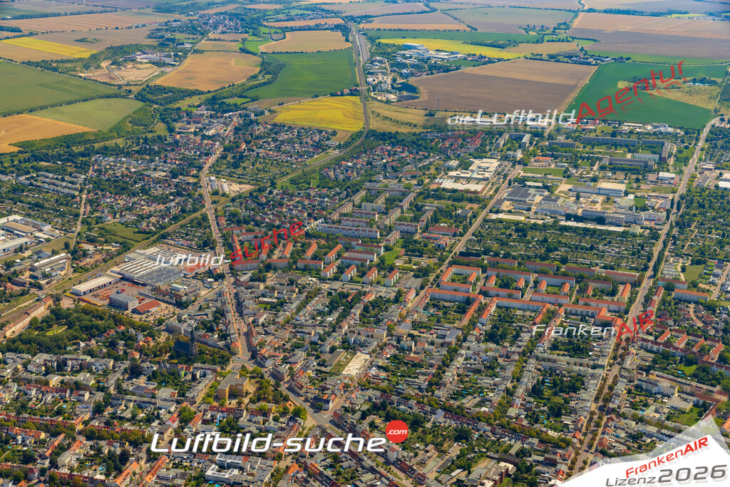 Neue Luftbildaufnahme der Stadt Bernburg - Das Luftbild wurde 2025 vom UL-Flugzeug heraus erstellt ( keine Drohnenaufnahme ) - Hochauflösende Luftaufnahme - für Wandbilder und großformatige Ausdrucke geeignet. Das besondere Geschenk!Hier alle&nbsp;Infos zur Lizenzierung der LuftaufnahmeWir fliegen auch dieses Jahr wieder in Ihre Region um Luftbilder zu erstellen.- Luftbild anfragen
