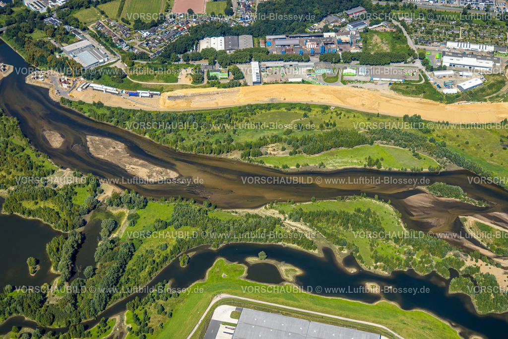 Wesel240802436 | Luftbild, Lippemündungsraum mit Baustelle, Fluss Lippe und Naturschutzgebiet NSG, Flusslauf mit Sandbank, Gewerbegebiet Am Lippeglacis Mineralmahlwerk C. Welsch GmbH, Wesel, Ruhrgebiet, Niederrhein, Nordrhein-Westfalen, Deutschland