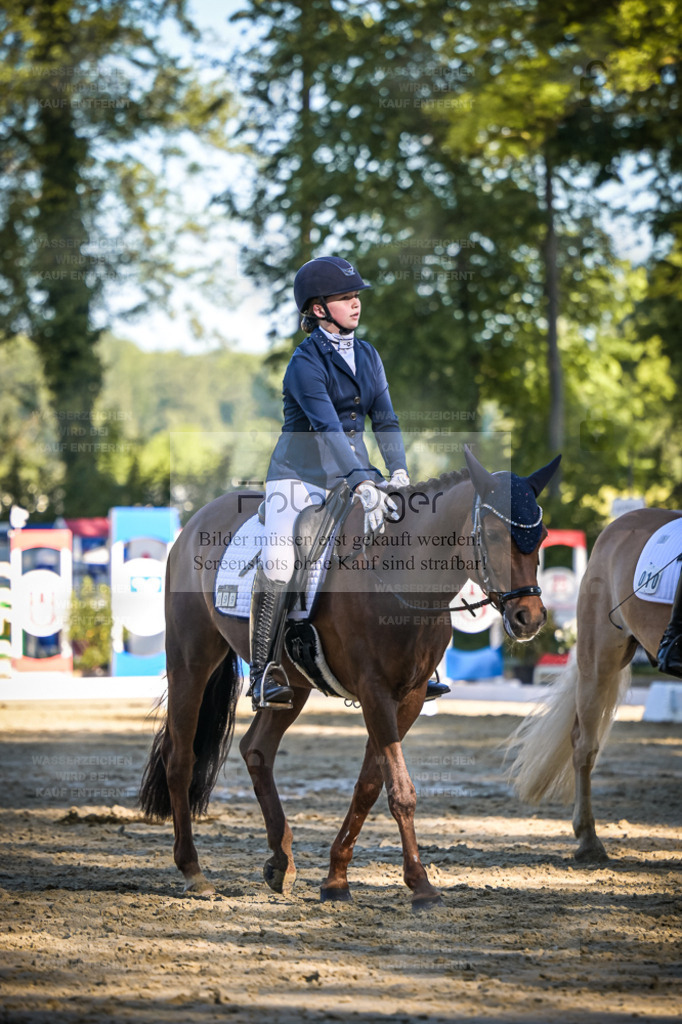 DOS_4772 | Entdecke hochwertige Reitturnierfotos von Foto Oger. Professionell, emotional und authentisch – jetzt Lieblingsmomente im Shop bestellen. - Realisiert mit Pictrs.com