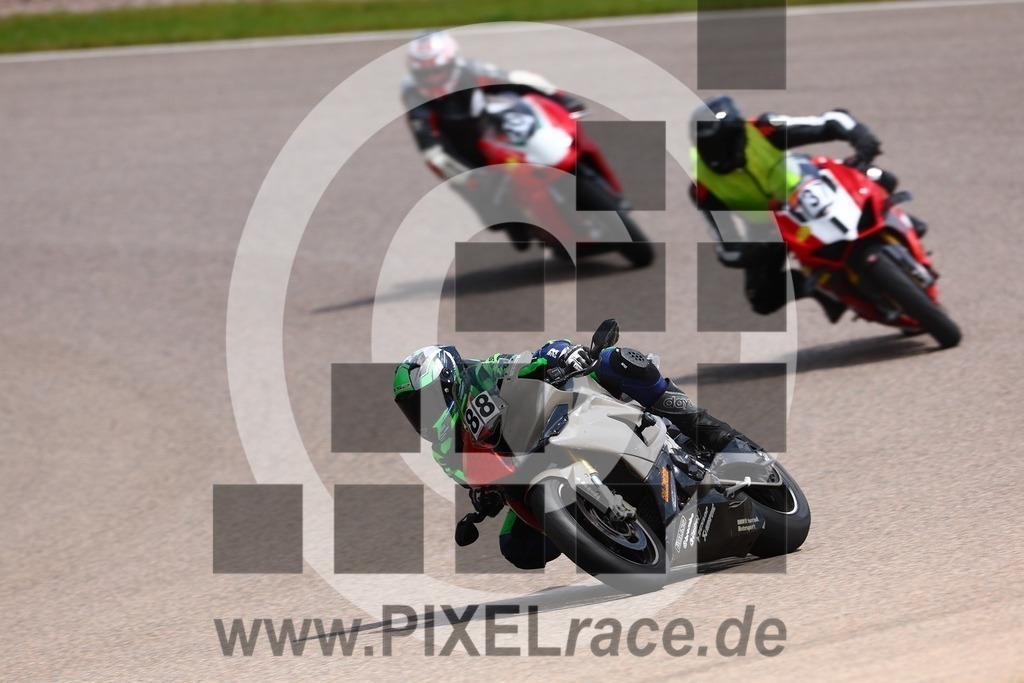 0020-20250526_01659 | Schöne Erinnerungen an spannende Momente - das festzuhalten ist unser Job. PIXELrace.de ist seit 2003 auf den Rennstrecken Europas unterwegs um die Action draußen beim Fahren und die wunderbare Stimmung imm Fahrerlager für euch einzufangen.