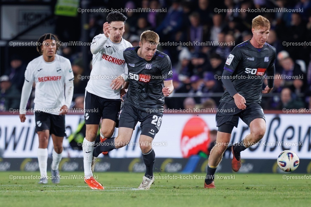 xKWIx30112501072 | 30.11.2025, xkwix, Fußball, 3. Liga, SSC Verl - VfL Osnabrück, Sportclub Arena: Timur Gayret (SC Verl #30) im Zweikampf gegen Fridolin Wagner (VfL Osnbrück #26)Photo:xKamilxWilkowskixPressefotoKochx