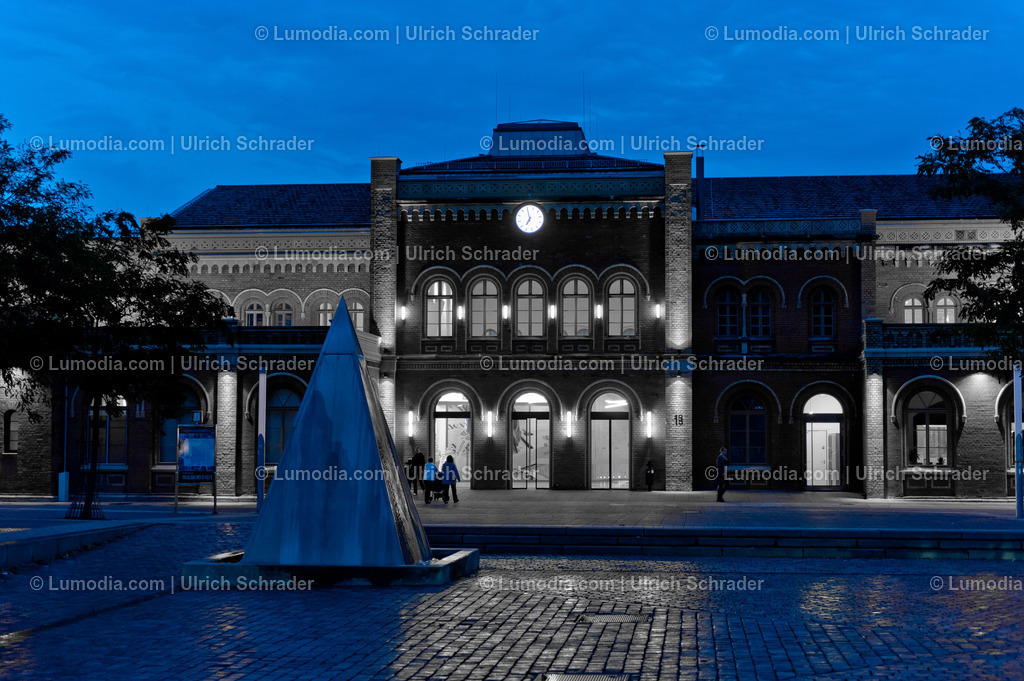 00491-2360 - Bahnhof Halberstadt | Stockfoto und Bilderpool mit Bildmaterial aus Deutschland, dem Harz, Halberstadt, Quedlinburg, Wernigerode und weltweit. Qualitativ hochwertige und professionelle Fotos anschauen und kaufen. - Realisiert mit Pictrs.com