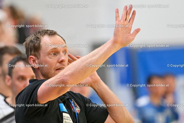 AUT, HLA, HC Linz AG vs Schwaz Handball Tirol | 30.04.2024, Sporthauptschule Linz-Kleinmuenchen, AUT, HLA, HC Linz AG vs Schwaz Handball Tirol, im Bild Christoph Jauernik, Head Coach Schwaz Handball Tirol (Tirol)


// HLA, Handball Liga Austria Match between HC Linz AG vs Schwaz Handball Tirol in Linz, Austria on 2024/04/30