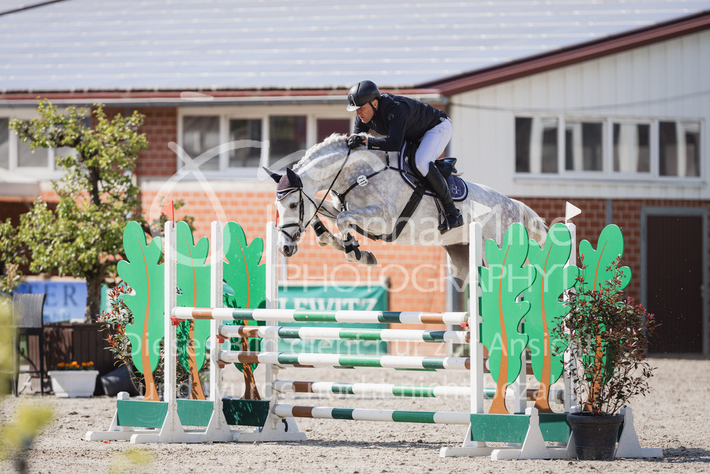 230516_Mühlen_04SprPf-L-483 | Deine schönsten Turniermomente als professionelle Fotos! Entdecke hochwertige Pferdesport-Fotografie im Online-Shop. Jetzt Fotos finden & bestellen!