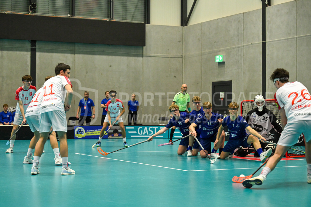 Switzerland U19 vs Finland U19 - 3. February 2024 | Switzerland U19 vs Finland U19
U19 Men International Matches in Switzerland
GoEasy Arena, Siggenthal Station
Switzerland forward #26 Janis Reusser testing the Finnish wall with forward #33 Marius Niemelä, forward #22 Ville Heiska, forward #7 Markus Maronen and goalkeeper #35 Jonni Ohvo.
Credit: Markus Aeschimann | <a href="https://www.markus-aeschimann.ch">Sportfotografie Markus Aeschimann</a> | <a href="https://www.instagram.com/sportfotografie.aeschimann">@sportfotografie.aeschimann</a> - Realisiert mit Pictrs.com