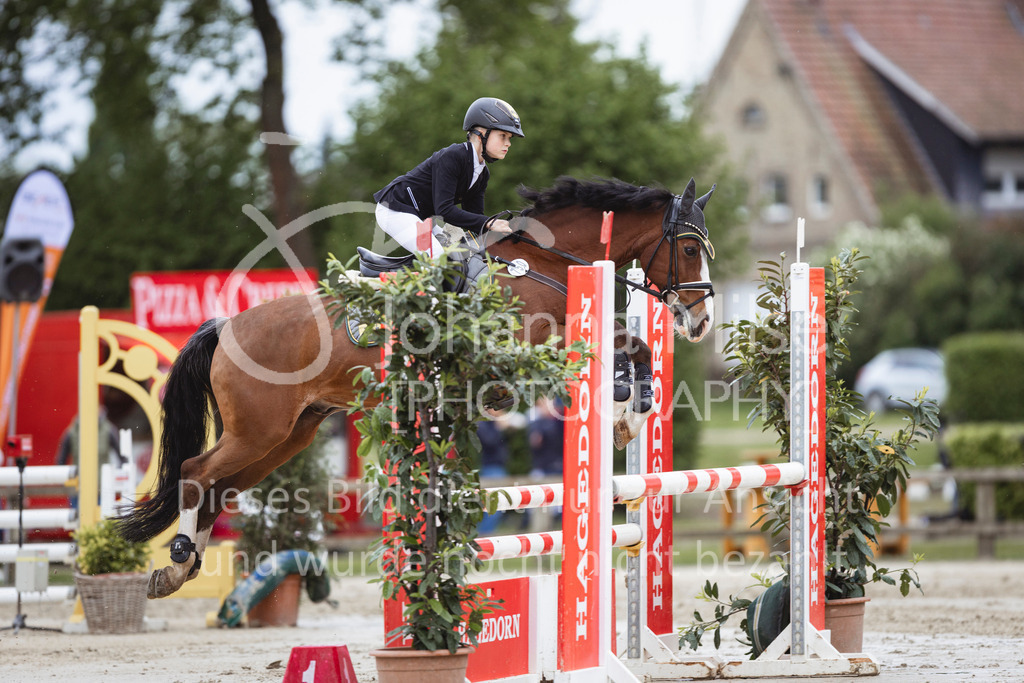 240504_PonyTrophy-202 | Deine schönsten Turniermomente als professionelle Fotos! Entdecke hochwertige Pferdesport-Fotografie im Online-Shop. Jetzt Fotos finden & bestellen!