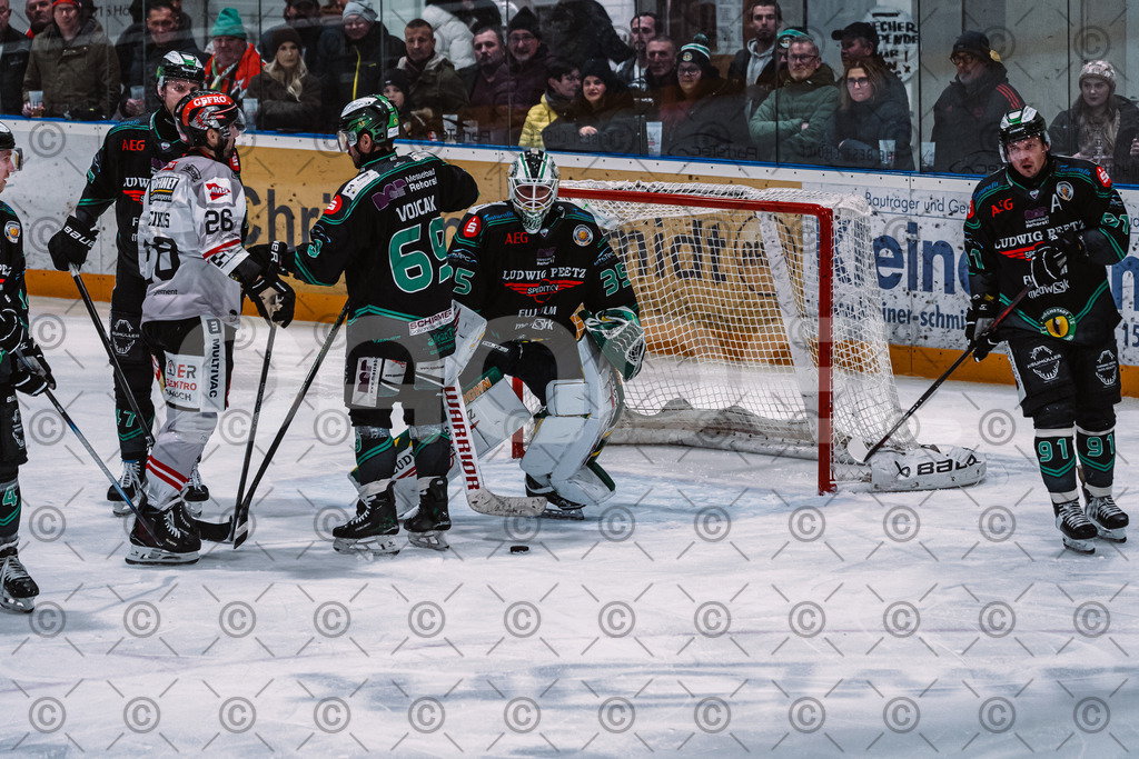 Alligators_vs_Memmingen_05_12_2025-127 | Höchstadt Alligators Fotogalerie: Eishockey-Action aus Franken. Professionelle Spielfotos, Portraits & Stadionbilder zum Download. Jetzt entdecken! - Realisiert mit Pictrs.com