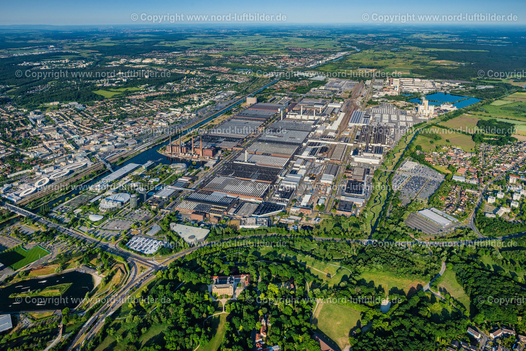 Wolfsburg_VW_Werk_Volkswagen_ELS_3662050623 | WOLFSBURG 05.06.2023 Blick auf das VW - Werksgelände Forschung &amp; Entwicklung der Volkswagen AG an der VW-Straße an der VW-Mittelstraße in Wolfsburg im Bundesland Niedersachsen. Weiterführende Informationen bei: VOLKSWAGEN AG. // View of the VW - factory premises research &amp; development of Volkswagen AG on street VW-Mittelstrasse in Wolfsburg in the state of Lower Saxony. Further information at: VOLKSWAGEN AG. Foto: Martin Elsen