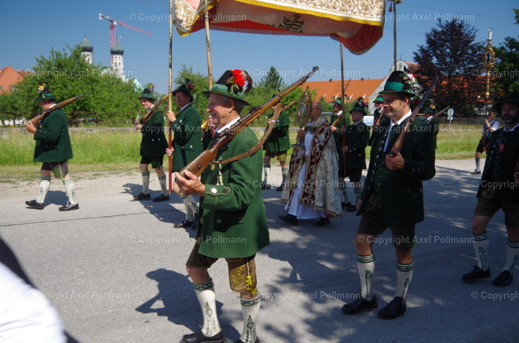 IMGP4578 | fotografiert von Axel PollmannLeonhardi Wallfahrt Benediktbeuern und Murnau, Fronleichnam, Fasching, Landschaft im Loisachtal und Benediktbeuern  - Realisiert mit Pictrs.com