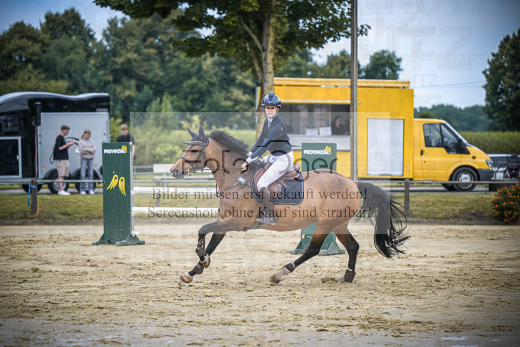 DOS_2261 | Entdecke hochwertige Reitturnierfotos von Foto Oger. Professionell, emotional und authentisch – jetzt Lieblingsmomente im Shop bestellen.Deutschlandweite Turnierfotografie. - Realisiert mit Pictrs.com