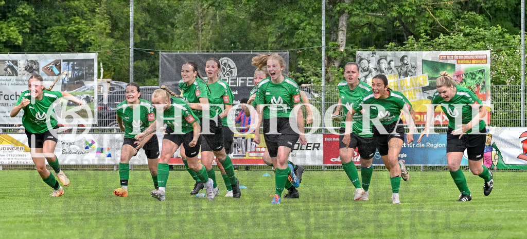 GER, FC Hauingen - SV Waldhaus, Frauen-Fussball, Rothaus Bezirkpokal, Finale, Saison 2024/2025, 29.05.2025 | Jubel nach dem Sieg im ElfmeterschiessenGER, FC Hauingen - SV Waldhaus, Frauen-Fussball, Rothaus Bezirkpokal, Finale, Saison 2024/2025, 29.05.2025Foto: TH Fotografie/Thomas Hess