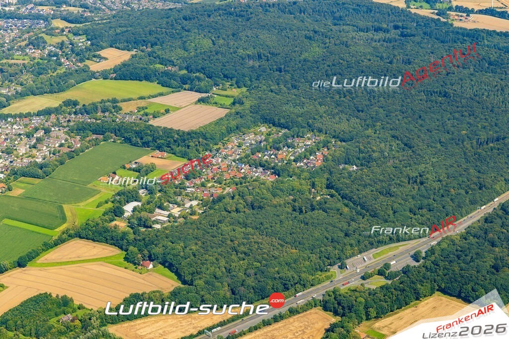 Tierpark Herford Bild- Das Luftbild wurde 2025 vom UL-Flugzeug heraus erstellt ( keine Drohne bzw. Drohnenaufnahme ) - Hochauflösende Luftaufnahme -Nicht vergleichbar mit Google Maps oder Satelittenbilder- Die Geschenkidee !Mit Lizenz und Bildrechte bestellbar - CC