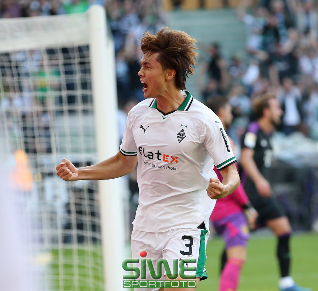 1.Fussball-Bundesliga  :  Borussia Mönchengladbach--FC Bayern München    3.Sptg. | 02.09.2023 Fussball,GER, Saison 2023/2024;         1.Bundesliga;   3. Spieltag;
VFL Borussia Mönchengladbach--FC Bayern München :  Ko Itakura (3/BMG)
jubelt nach seinem 1:0.
DFL REGULATIONS PROHIBIT ANY USE OF PHOTOGRAPHS AS IMAGE SEQENCES AND/OR QUASI-VIDEO. - Realisiert mit Pictrs.com