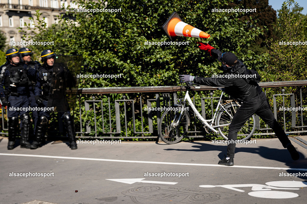 _B7A0447 | manifestation de lycéens à Strasbourg, le 6 octobre 2026, dans le cadre d’un mouvement national de protestation contre les conditions d’apprentissage. - Realisiert mit Pictrs.com