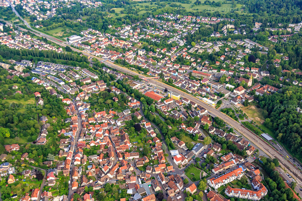 Luftbild: Eisenbahnstraße von Westen im Ortsteil Grötzingen in Karlsruhe im Bundesland Baden-Württemberg in Deutschland. Foto: IMG_089287.jpg vom 10.06.2016 durch Werner Riehm/FLY-FOTO.de