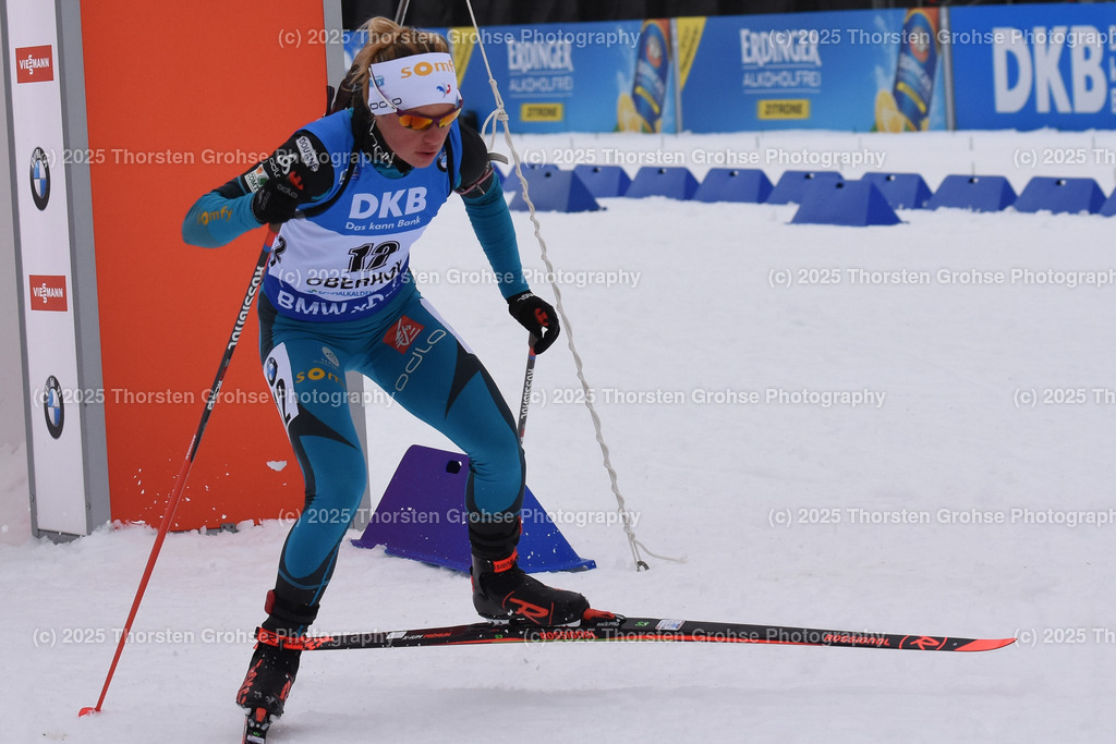 IBU WC Biathlon Oberhof 2018 | DORIN HABERT Marie (FRA) beim Start; IBU WC Biathlon Oberhof 2018, 7.5 km Sprint Frauen am 04.01.2018 in der DKB Ski Arena in Oberhof, (Deutschland) - Realisiert mit Pictrs.com