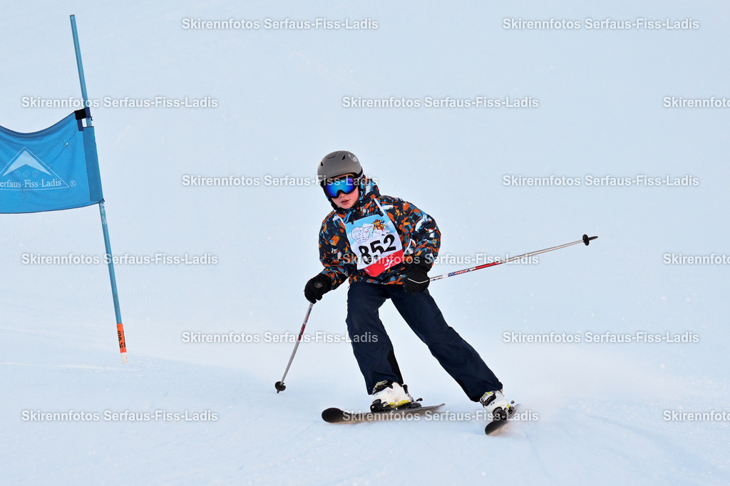 SRF_25.12.2025_0170 | Skirennfotos,Serfaus,Fiss,Ladis,Kinderskirennen,Winter,Tirol,Oberland,skirace,SFL,feelfree,weil wir's genießen,ski,Ski,skifahren,Sonnenplateau, - Realisiert mit Pictrs.com