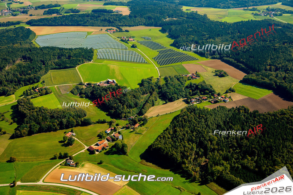 Das Luftbild zeigt : Mühlhausen Mengkofen - Die Luftaufnahme wurde 2023 vom UL-Flugzeug aus erstellt ( keine Drohne ) - Hochauflösende Luftaufnahme - Für grossformatige Ausdrucke geeignet. Die Geschenkidee !Mit Lizenz und Bildrechte bestellbar