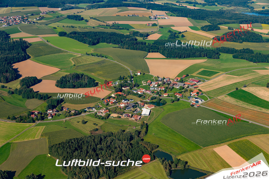 Die Luftaufnahme Katzelsried - Tiefenbach wurde 2021 mittels Flugzeug (keine Drohne) erstellt. Hohe Auflösung -für große Poster und Wandbilder geeignet!