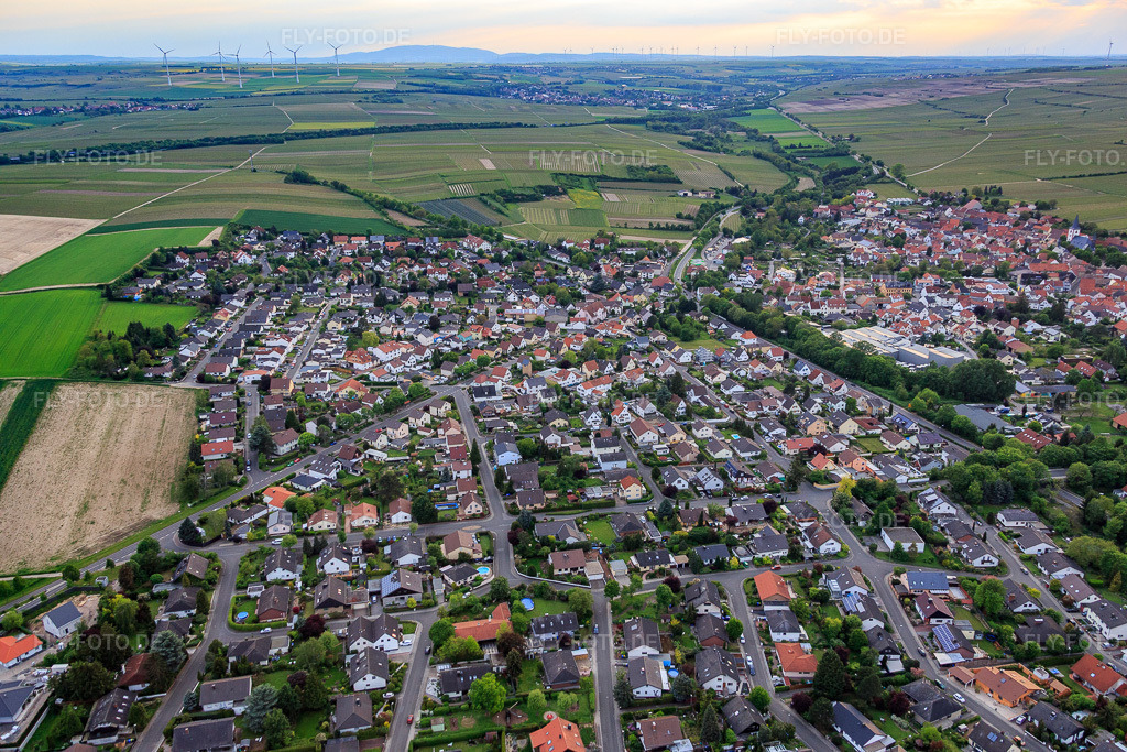 Luftbild: Wormser Straße x Osthofener Landstr in Westhofen im Bundesland Rheinland-Pfalz in Deutschland. Foto: IMG_088547.jpg vom 17.05.2016 durch Werner Riehm/FLY-FOTO.de