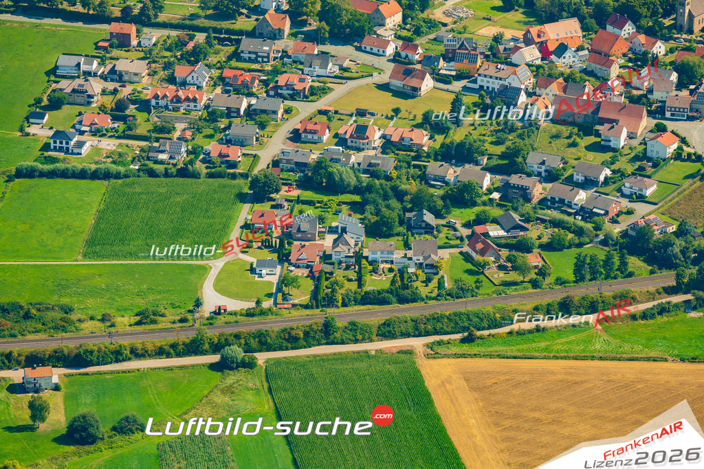 Klassische Luftaufnahme ohne Drohne zeigt:Bonenburg bei Warburg - Die Luftbildaufnahme wurde 2025 vom UL-Flugzeug heraus erstellt ( keine Drohnenaufnahme ) - Hochauflösende Luftaufnahme -Nicht vergleichbar mit Google Maps oder Satelittenbilder- Die Geschenkidee !Mit Lizenz und Bildrechte bestellbar