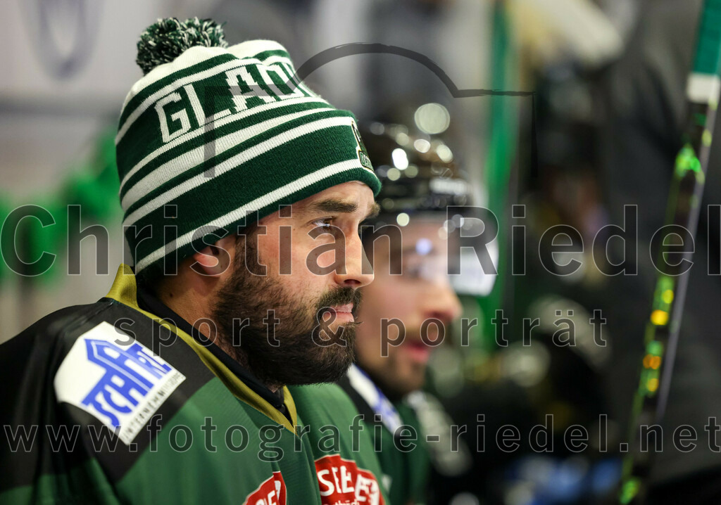 2022-12-09_113_TSV_Erding_gegen_EHC_Waldkraiburg | Erding, Deutschland, 09.12.2022:
Eishockey, Bayernliga 2022 / 2023, 19. Spieltag, TSV Erding gegen EHC Waldkraiburg, Endergebnis: 9:2

Torwart Christoph Schedlbauer (Erding Gladiators, #31)

Foto: Christian Riedel / fotografie-riedel.net