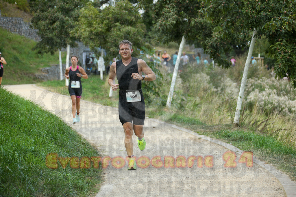 250824_1433_EX1_6618 | Sportfotografie im Rhein-Sieg Kreis, Köln, Bonn, NRW, Rheinland Pfalz, Hessen, etc. Unser Tätigkeitsfeld umfasst den Laufsport vom Volkslauf über den Marathon, Duathlon, Triathon bis zum Ultralauf wie Kölnpfad Ultra oder Schindertrail.