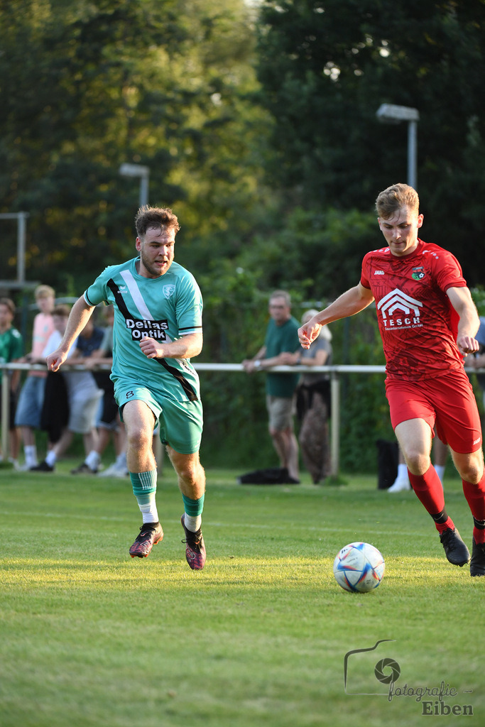 TuS Eversten-SG FriPe | Herren Kreisliga; TuS Eversten (mint)-SG FriPe (rot) am 15.08.2025 in Oldenburg (Sportanlage TuS Eversten), Photo: Philip Eiben 2025 - Realisiert mit Pictrs.com