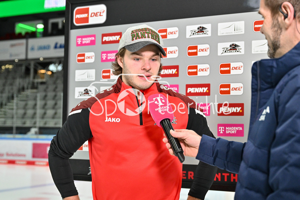 Augsburger Panther - Nürnberg Ice Tigers | im Bild D. J. BUSDEKER (Augsburger Panther #14) beim Interview von MagentaSport vor dem Heimspiel gegen Nürnberg / Freisteller / Einzelfoto / DEL: Augsburger Panther - Nuernberg Ice Tigers, Curt Frenzel Stadion am 03.01.2025
