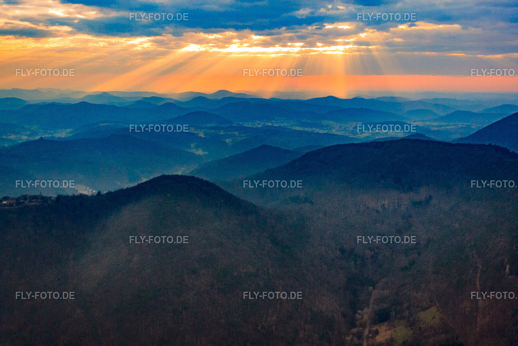 Sunset über der Haardt | Luftbild: Sunset über der Haardt in Eschbach im Bundesland Rheinland-Pfalz in Deutschland. Foto: IMG_25389.jpg vom 25.03.2010 durch Werner Riehm/FLY-FOTO.de - Realisiert mit Pictrs.com