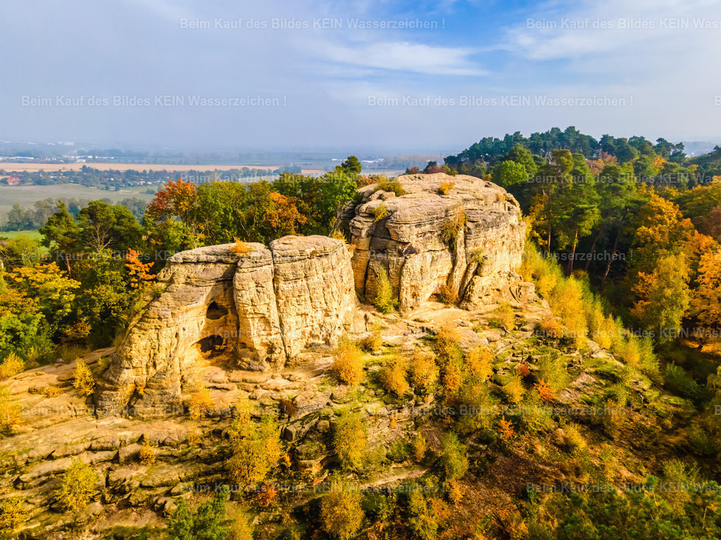 Klusfelsen bei Halberstadt Harz Herbst-0127 | Die Magdeburger Platte® - das sind die schönsten Luftbilder von Magdeburg & Sachsen-Anhalt auf Acryl, Leinwand oder zum Download. Das ist Luftbildfotografie & Luftbildaufnahmen mit Drohne & Flugzeug.  - Realisiert mit Pictrs.com
