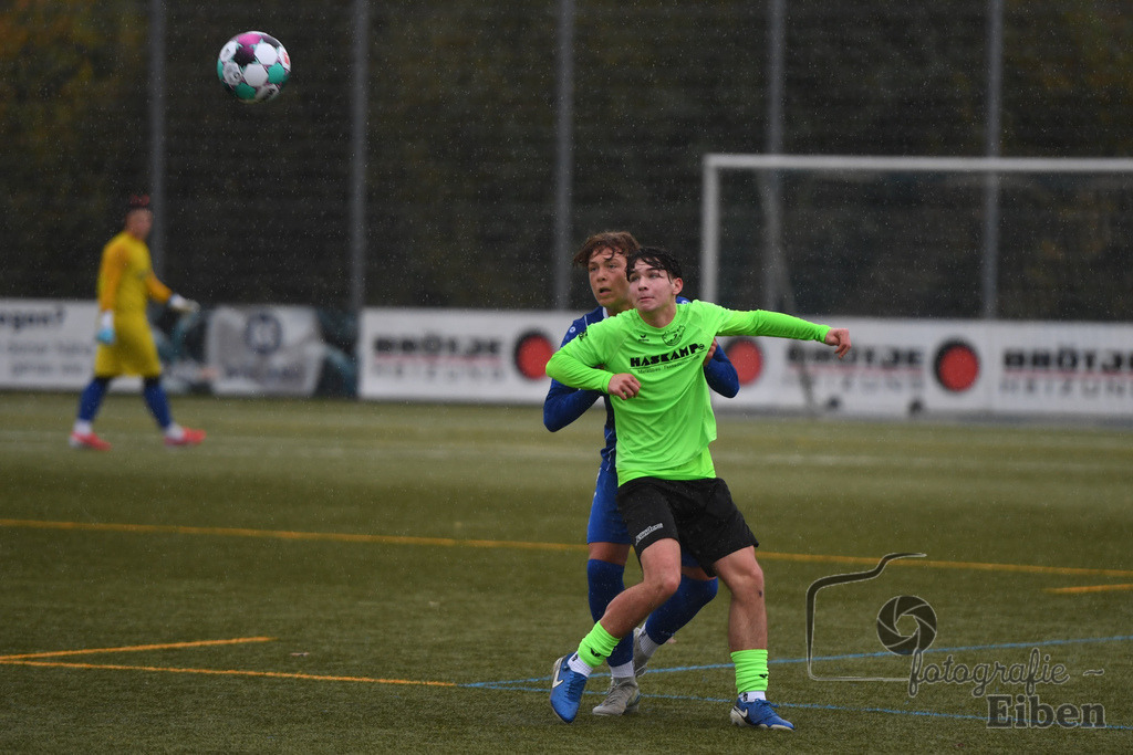 FC Rastede-JFV Edewecht | B-Jugend Landesliga QR1; FC Rastede (blau)-JFV Edewecht (grün) am 01.11.2025 in Rastede (Sportanlage Köttersweg), Photo: Philip Eiben 2025 - Realisiert mit Pictrs.com
