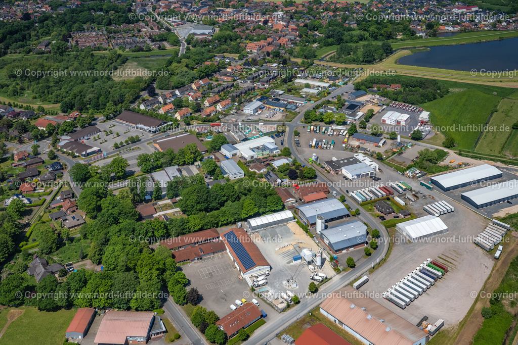Horneburg_Ortsansicht_ELS_7735280523 | HORNEBURG 28.05.2023 Ortsansicht der Straßen und Häuser der Wohngebiete in Horneburg im Bundesland Niedersachsen, Deutschland. // Town View of the streets and houses of the residential areas in Horneburg in the state Lower Saxony, Germany. Foto: Martin Elsen