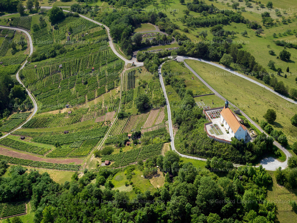 2824933 | Wurmlinger Kapelle St.Remigius am Hang mit Weinbergen, Tübingen